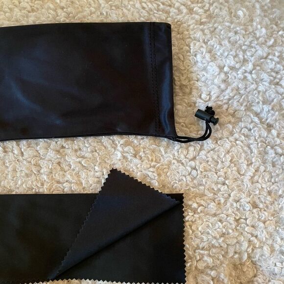 Microfiber Drawstring Pouch & duster cleaning cloth for sunglasses 4 x 7” Black - Picture 7 of 7
